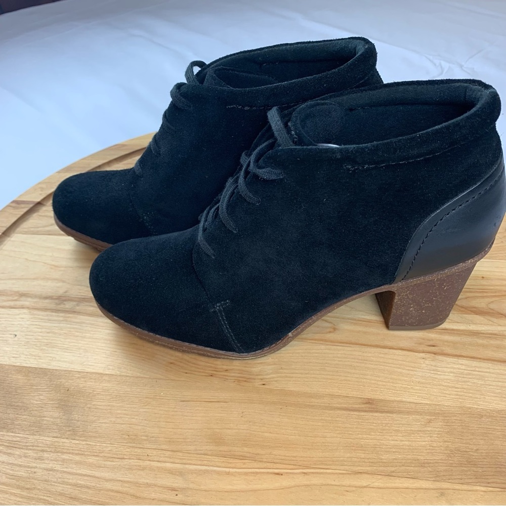 CLARKS BOOTIES Women's Black Lace Up Ankle Bootie Suede/Leather New SZ 11 NEW